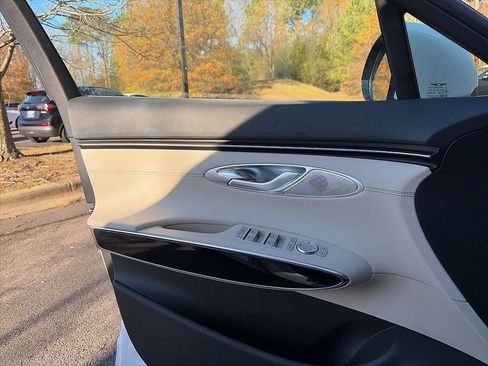 Used 2025 Genesis GV70 2.5T image 12