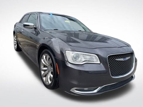 Used 2019 Chrysler 300 Limited image 1