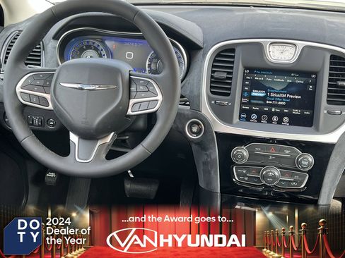 Used 2023 Chrysler 300 Touring w/ Sport Appearance Package image 19
