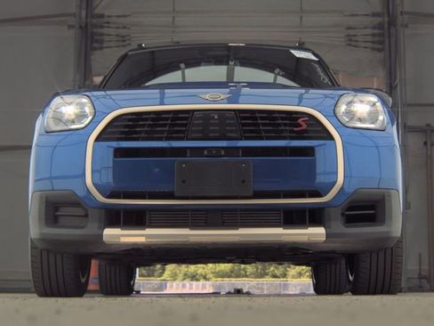 Used 2025 MINI Cooper Countryman S w/ Comfort Package Max AWD/4WD image 2