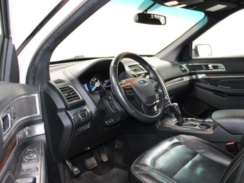 Used 2017 Ford Explorer Limited image 23
