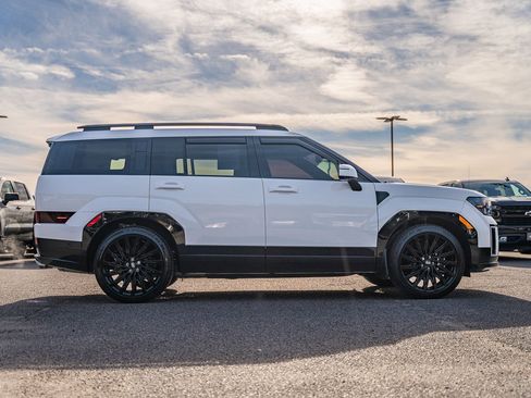 Used 2025 Hyundai Santa Fe Calligraphy w/ Tow & Go Package image 8