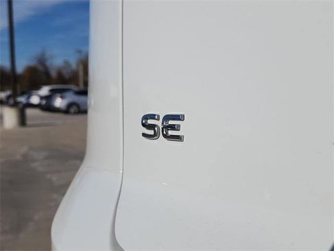 Certified 2025 Volkswagen Atlas Cross Sport SE image 5