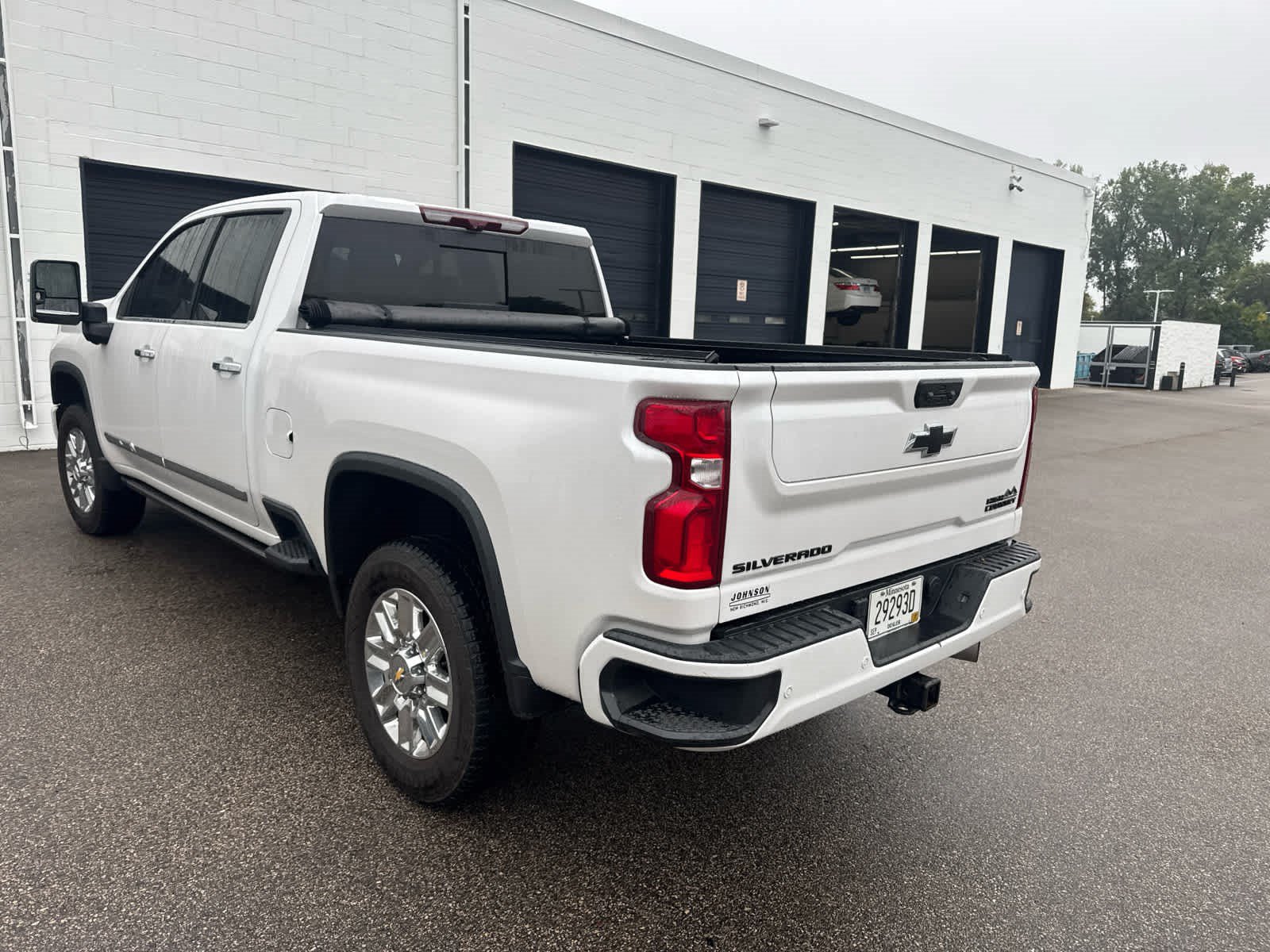 Used 2024 Chevrolet Silverado 2500 High Country w/ High Country Premium Package AWD/4WD image 3