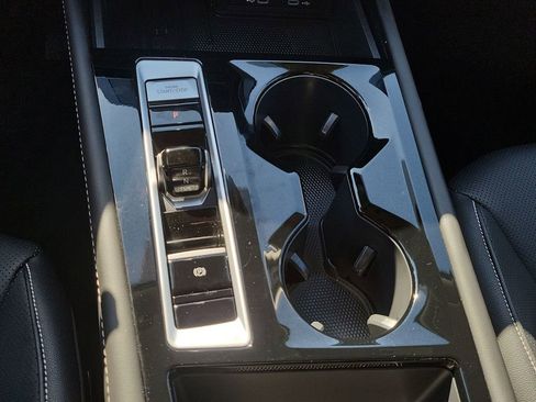 Used 2025 Volkswagen Atlas SE image 15