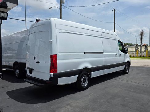 Used 2021 Mercedes-Benz Sprinter 2500 image 6