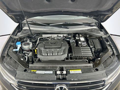 Certified 2022 Volkswagen Tiguan SE R-Line AWD/4WD image 30