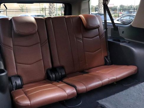 Used 2020 Cadillac Escalade ESV Premium Luxury image 36