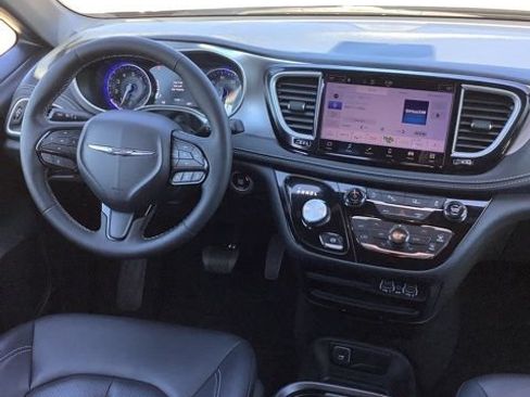 Certified 2023 Chrysler Pacifica Touring-L w/ S Appearance Package AWD/4WD image 25