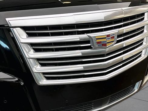 Used 2018 Cadillac Escalade ESV Platinum RWD image 31