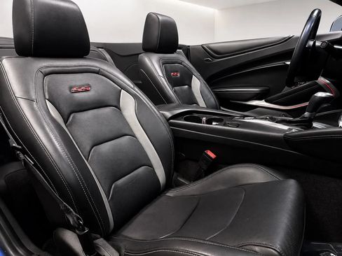 Used 2017 Chevrolet Camaro SS RWD image 21