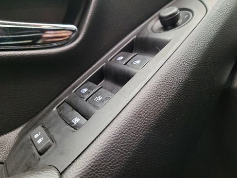 Used 2020 Chevrolet Trax LT w/ LT Convenience Package FWD image 27