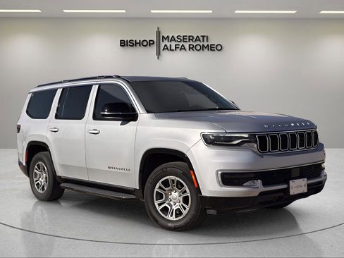 Used 2023 Jeep Wagoneer 4WD w/ Premium Group I image 2