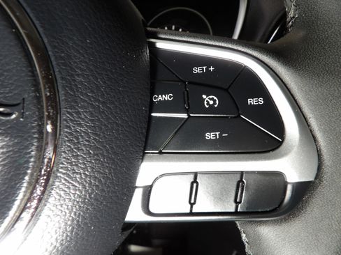 Used 2021 Jeep Compass Latitude FWD image 18