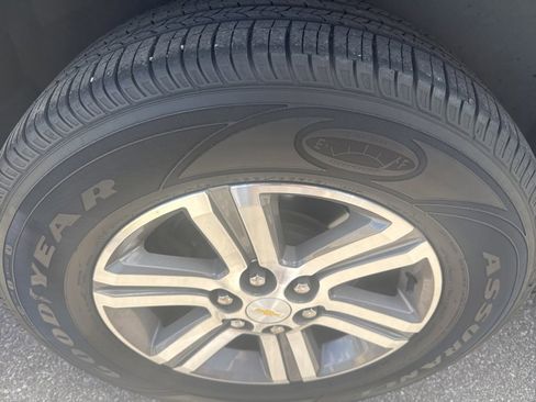 Used 2017 Chevrolet Traverse LT image 9