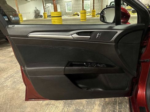 Used 2016 Ford Fusion SE image 29