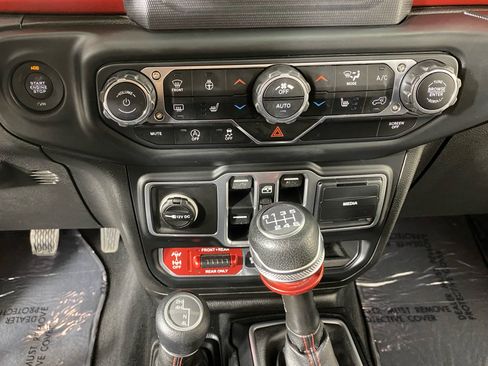 Used 2018 Jeep Wrangler Unlimited Rubicon w/ LED Lighting Group AWD/4WD image 29