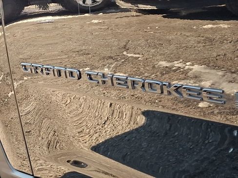 Used 2023 Jeep Grand Cherokee Altitude image 28