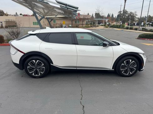Used 2024 Kia EV6 Light RWD image 7