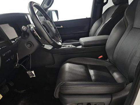 Used 2024 Lexus GX 550 AWD/4WD image 3