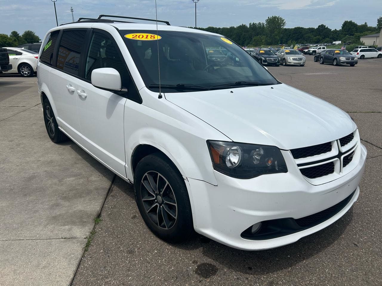 Used 2018 Dodge Grand Caravan GT FWD image 3