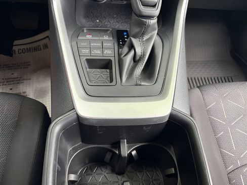 Used 2022 Toyota RAV4 XLE AWD/4WD image 22