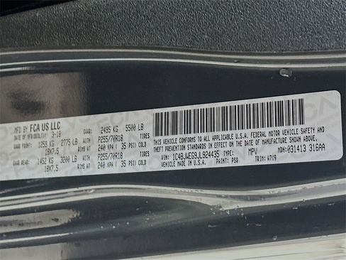 Used 2018 Jeep Wrangler Unlimited Sahara w/ Connectivity Group image 25