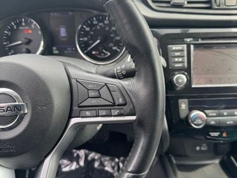 Used 2018 Nissan Rogue SV w/ Sun & Sound Touring Package AWD/4WD image 19