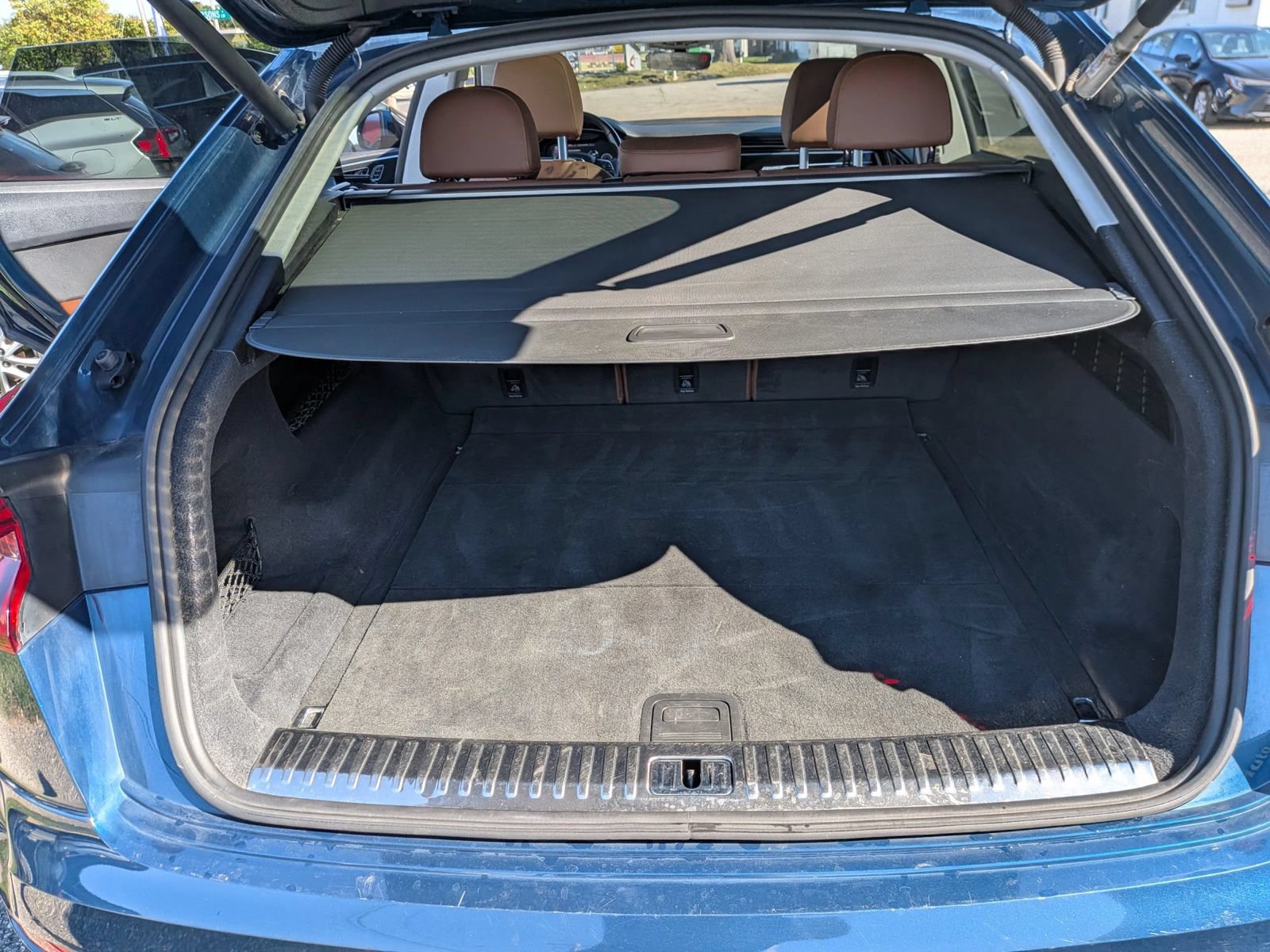 Used 2019 Audi Q8 Premium Plus w/ Premium Plus AWD/4WD image 36