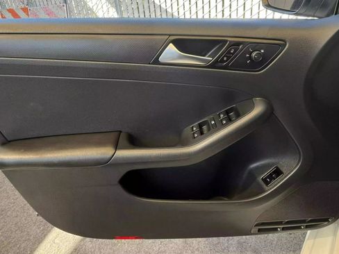 Used 2016 Volkswagen Jetta S image 9