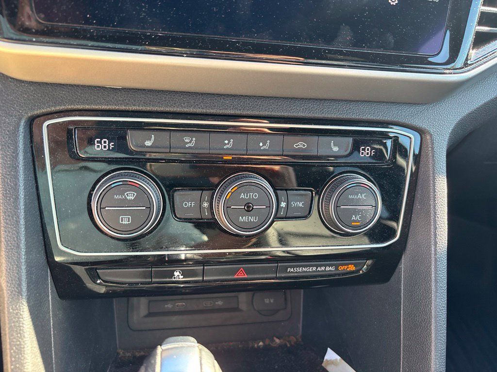 Used 2022 Volkswagen Atlas Cross Sport SE FWD image 28