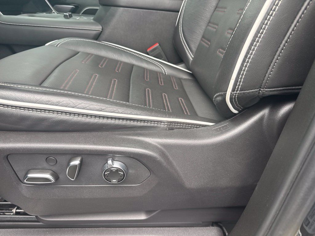 Used 2024 GMC Sierra 2500 AT4X AWD/4WD image 14