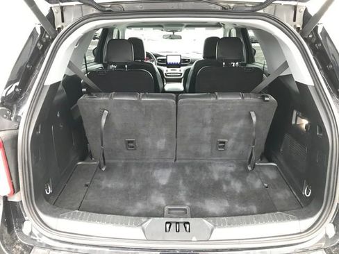 Used 2023 Ford Explorer XLT image 19
