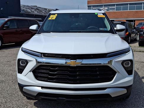Used 2025 Chevrolet TrailBlazer LT image 2