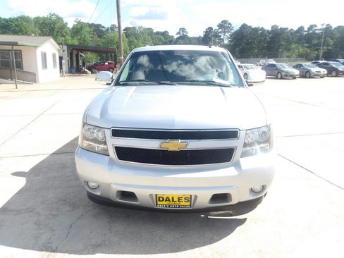 Used 2014 Chevrolet Suburban LT image 3