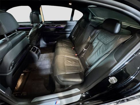 Used 2022 BMW 740i w/ M Sport Package RWD image 18