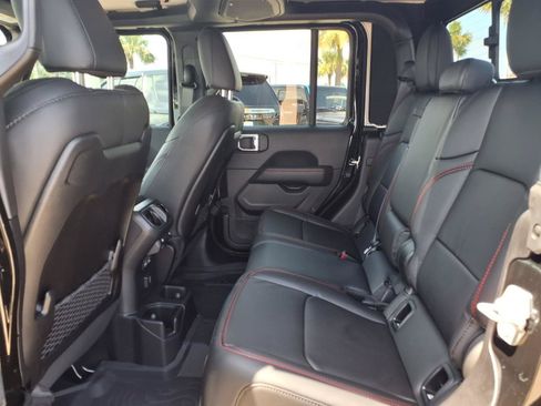 Used 2024 Jeep Gladiator Rubicon w/ Technology Group AWD/4WD image 24