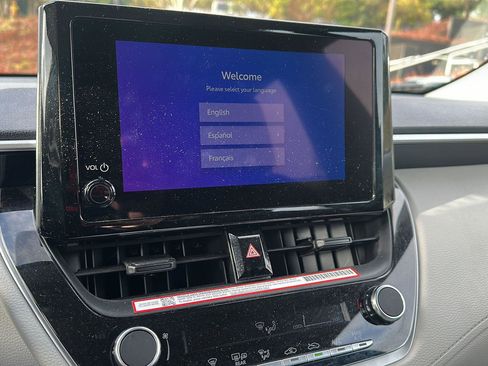 Used 2024 Toyota Corolla Cross L image 8