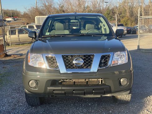 Used 2015 Nissan Frontier SV image 1