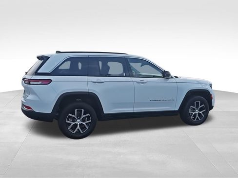 Used 2024 Jeep Grand Cherokee Limited RWD image 9