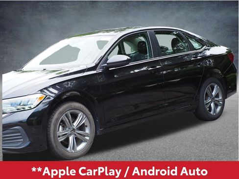 Used 2024 Volkswagen Jetta SE FWD image 3