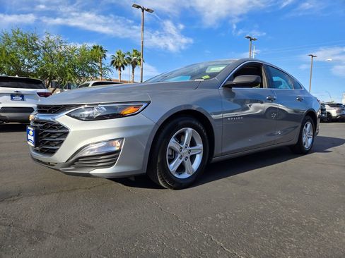 Used 2024 Chevrolet Malibu LS FWD image 2