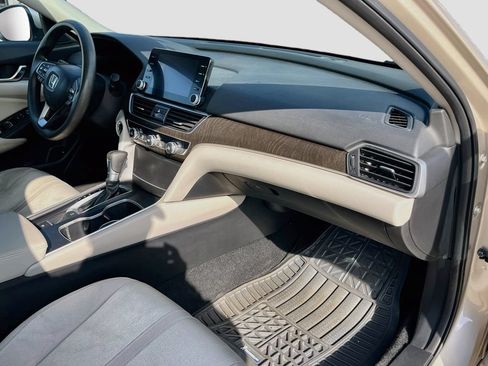 Used 2020 Honda Accord EX image 31