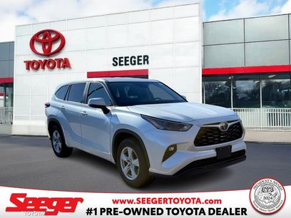 Used 2023 Toyota Highlander LE