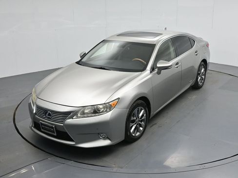 Used 2015 Lexus ES 300h image 36