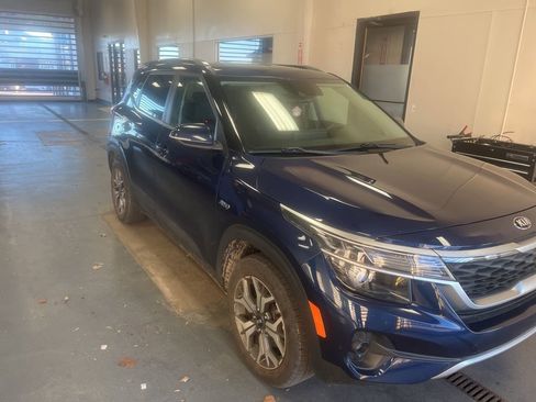 Used 2021 Kia Seltos EX image 8