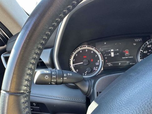 Used 2023 Toyota Highlander XLE image 28