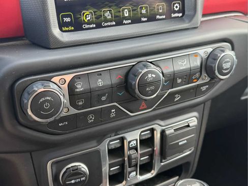 Used 2021 Jeep Wrangler Unlimited Rubicon AWD/4WD image 35