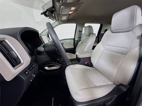 Certified 2025 Nissan Frontier SV w/ SV Convenience Package image 5