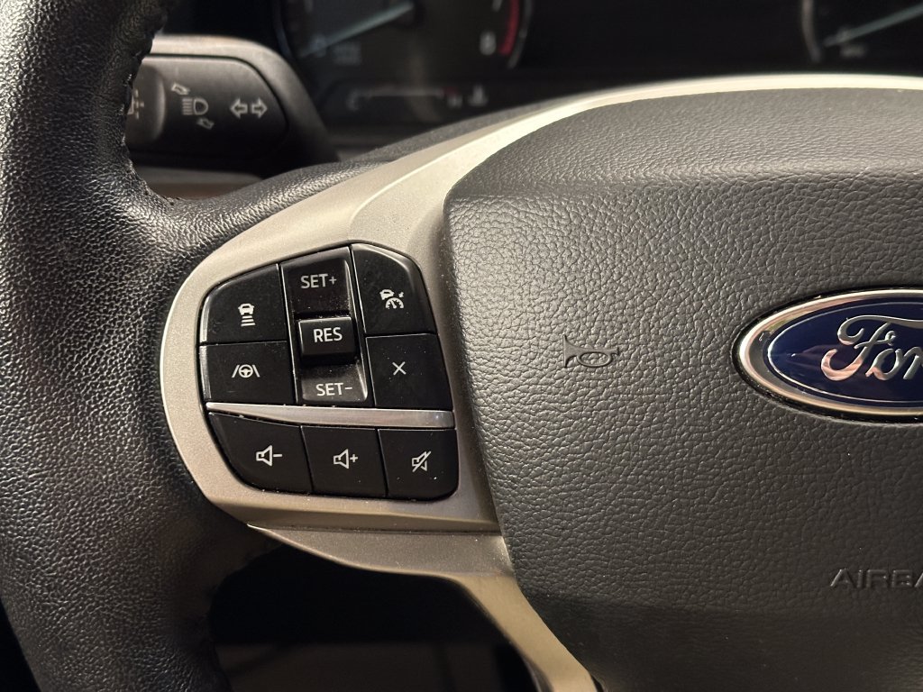 Used 2022 Ford Explorer Limited w/ Equipment Group 301A AWD/4WD image 11